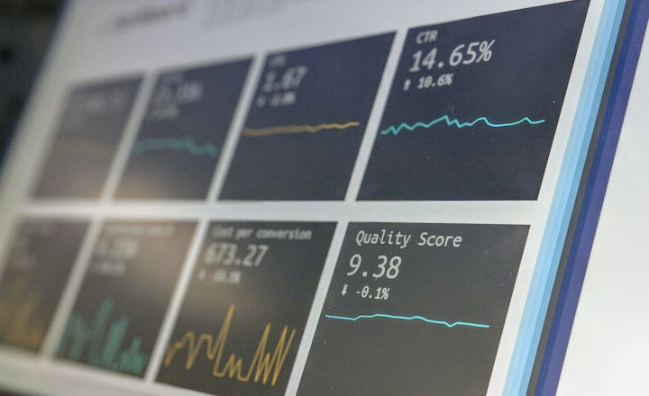 Monitoring dashboard on a screen